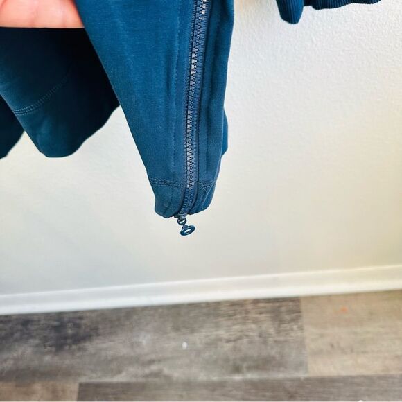 Kate Park Navy Embroidered Sweatshirt Size 3X - Picture 5 of 5